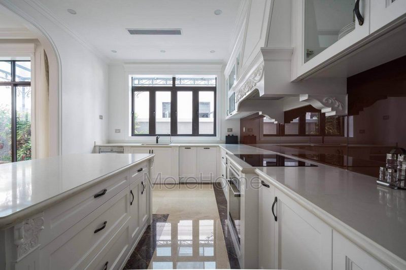 Bàn đá mặt bếp có màu trắng vân mây cao cấp.